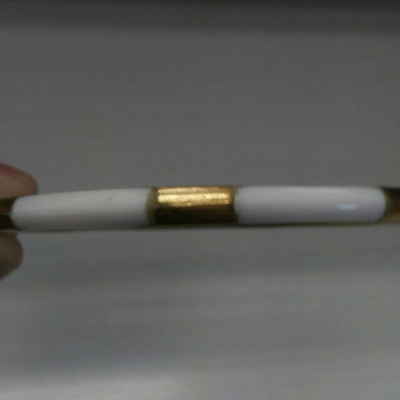 Vintage white inlay bangle bracelet - Picture 2 of 4